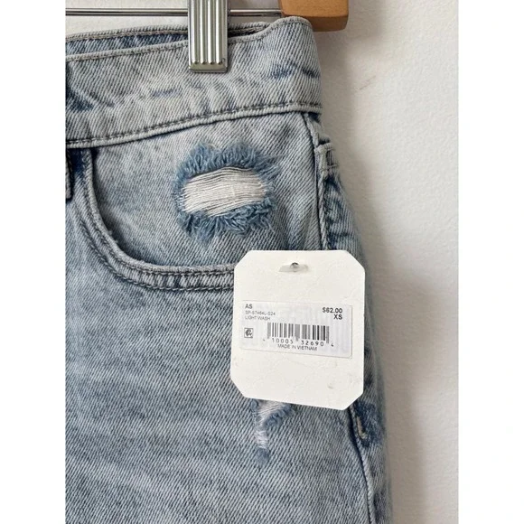 Altar'd State Distressed Denim Shorts – Size XS – NWT - Picture 2 of 3